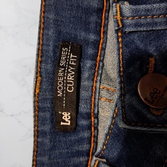 Lee Curvy Fit Modern Series Blue Denim Shorts - Lightly Used - Picture 4 of 4